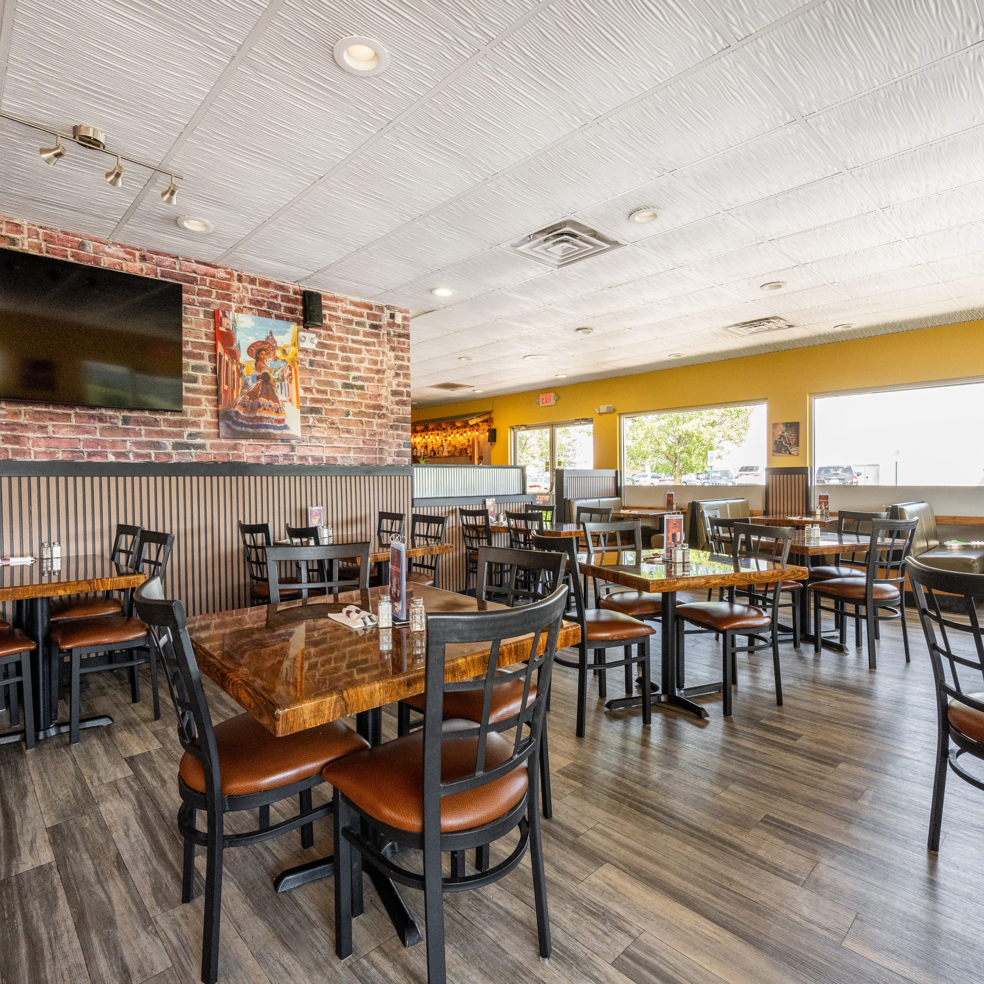 Comfortable Dining and Reservations
