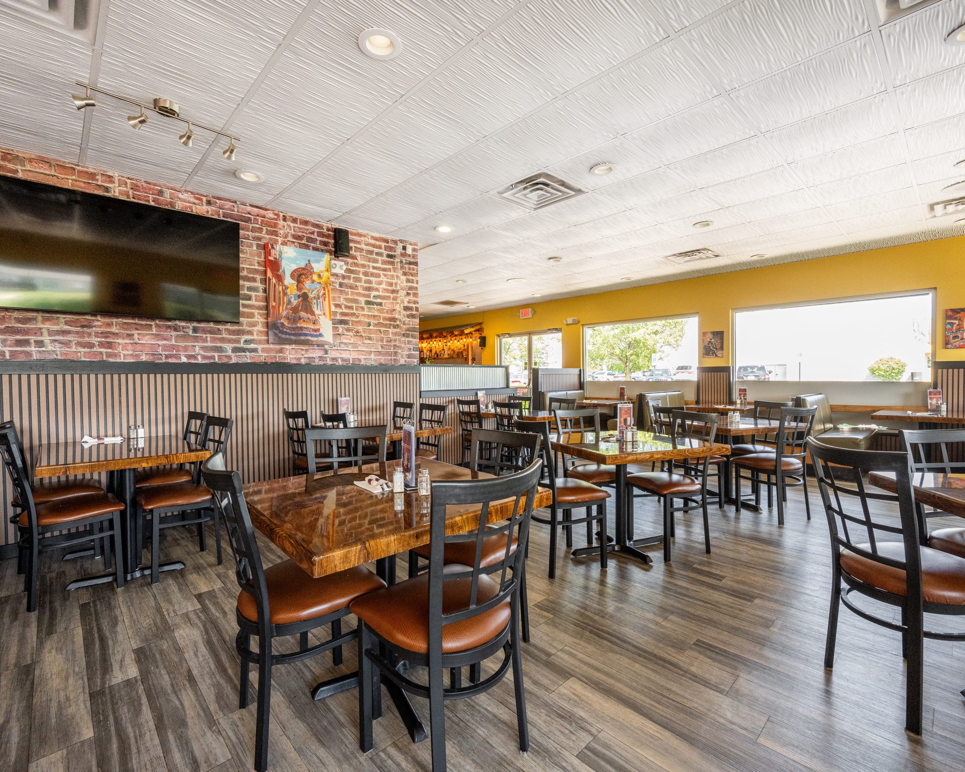 Comfortable Dining and Reservations